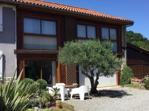 Loft Atypique Bed & Breakfast Villeneuve-de-Riviere Bagian luar foto