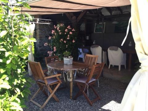 Loft Atypique Bed & Breakfast Villeneuve-de-Riviere Bagian luar foto