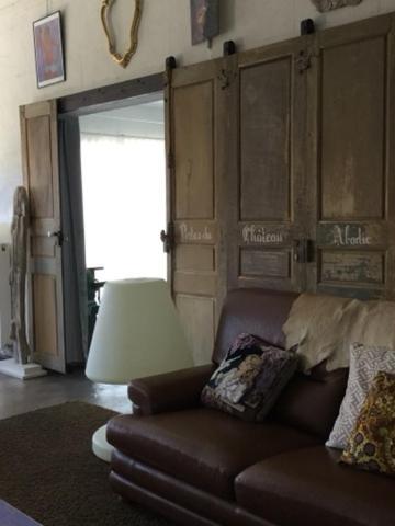 Loft Atypique Bed & Breakfast Villeneuve-de-Riviere Bagian luar foto