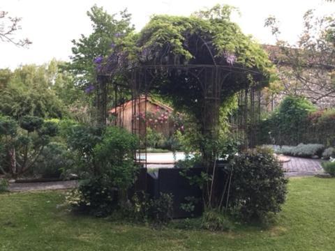 Loft Atypique Bed & Breakfast Villeneuve-de-Riviere Bagian luar foto