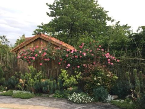 Loft Atypique Bed & Breakfast Villeneuve-de-Riviere Bagian luar foto
