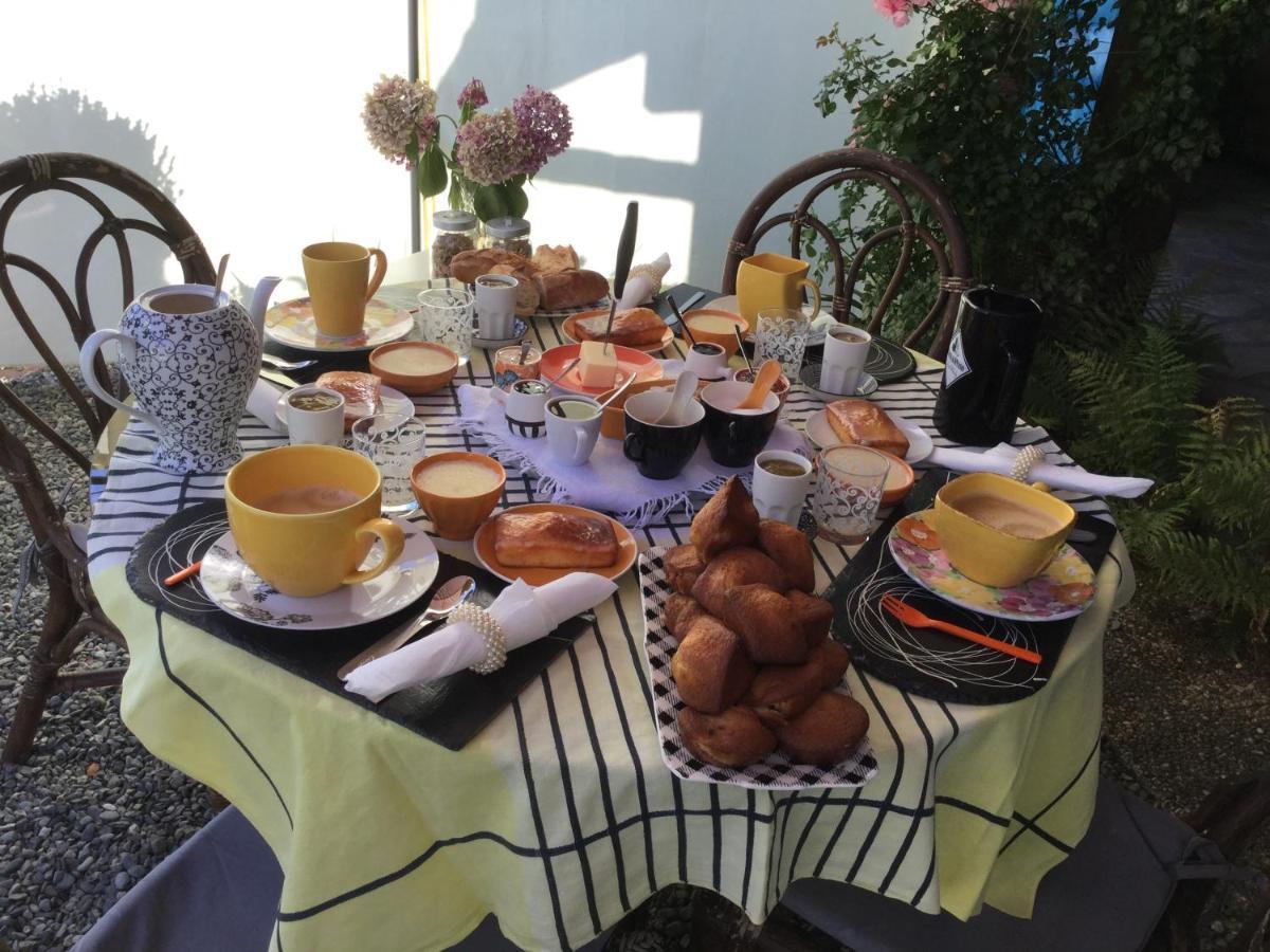 Loft Atypique Bed & Breakfast Villeneuve-de-Riviere Bagian luar foto