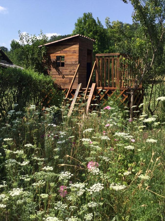 Loft Atypique Bed & Breakfast Villeneuve-de-Riviere Bagian luar foto