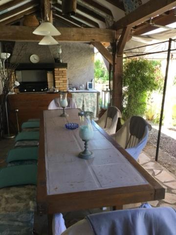Loft Atypique Bed & Breakfast Villeneuve-de-Riviere Bagian luar foto