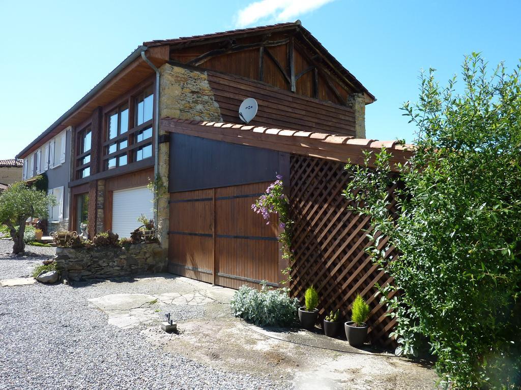 Loft Atypique Bed & Breakfast Villeneuve-de-Riviere Bagian luar foto