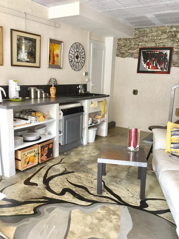 Loft Atypique Bed & Breakfast Villeneuve-de-Riviere Bagian luar foto