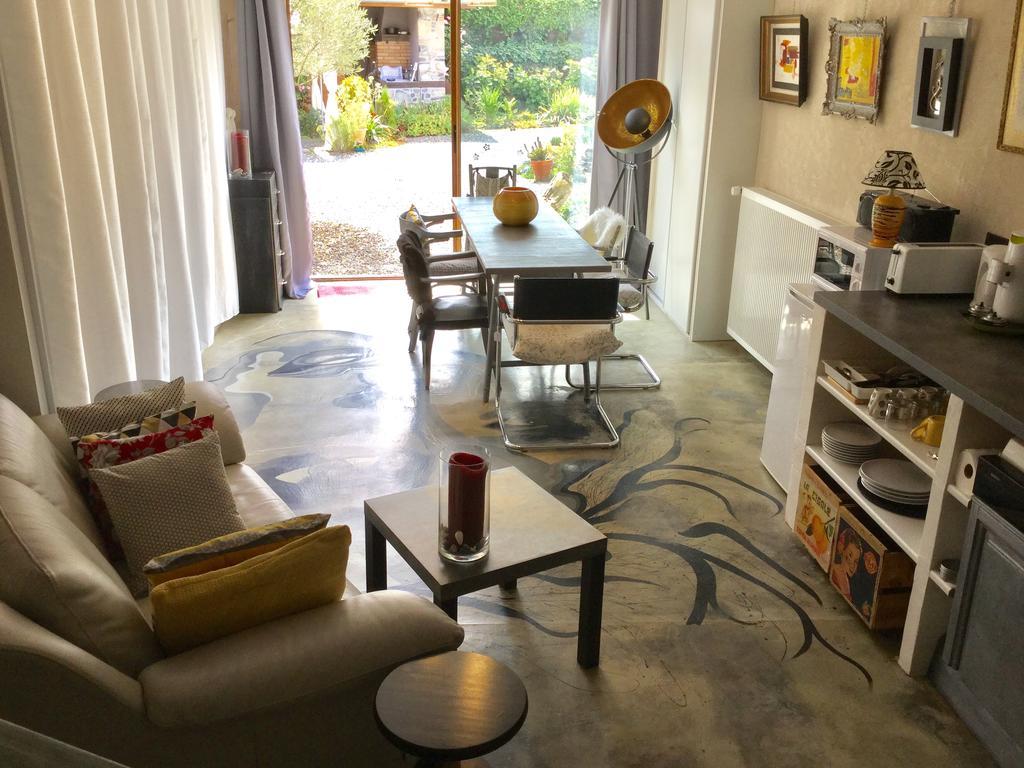 Loft Atypique Bed & Breakfast Villeneuve-de-Riviere Bagian luar foto